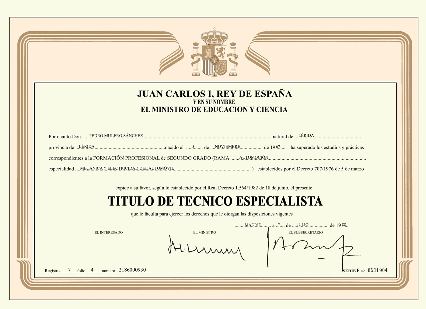 Título de Técnico Especialista de Pedro Mulero Sánchez — Formación Profesional de Segundo Grado, rama Automoción, especialidad Mecánica y Electricidad del Automóvil, Ministerio de Educación y Ciencia, 1988